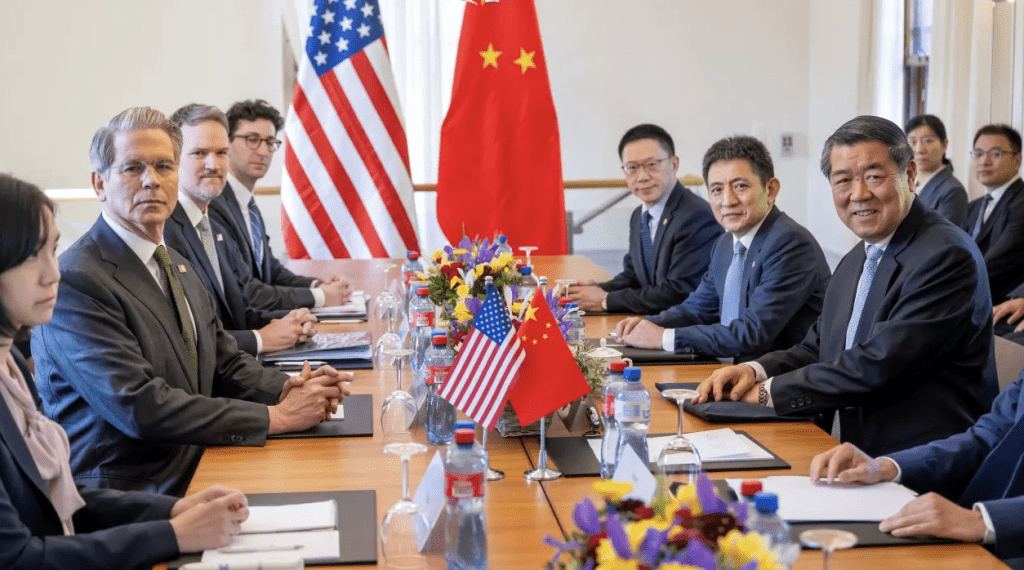 美國總統特朗普表示,財政部長貝森特將與另外兩名特朗普政府官員於下週一(6月9日),在倫敦與中方對等官員會面,重啟貿易談判。路透社資料圖片 美國總統特朗普表示,財政部長貝森特將與另外兩名特朗普政府官員於下週一(6月9日),在倫敦與中方對等官員會面,重啟貿易談判。路透社資料圖片