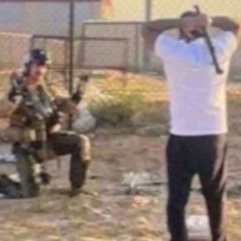 网传影片显示疑似美军F-15战机在科威特坠毁,飞行员跳伞生还。 X@RbtGil 网传影片显示疑似美军F-15战机在科威特坠毁,飞行员跳伞生还。 X@RbtGil