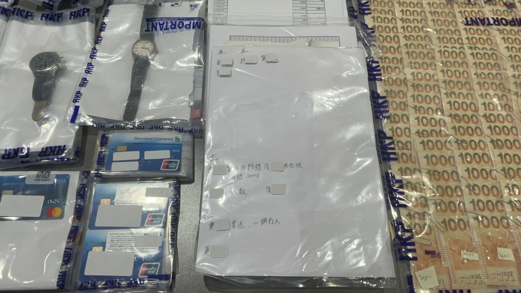 警方展示證物。楊偉亨攝 警方展示證物。楊偉亨攝