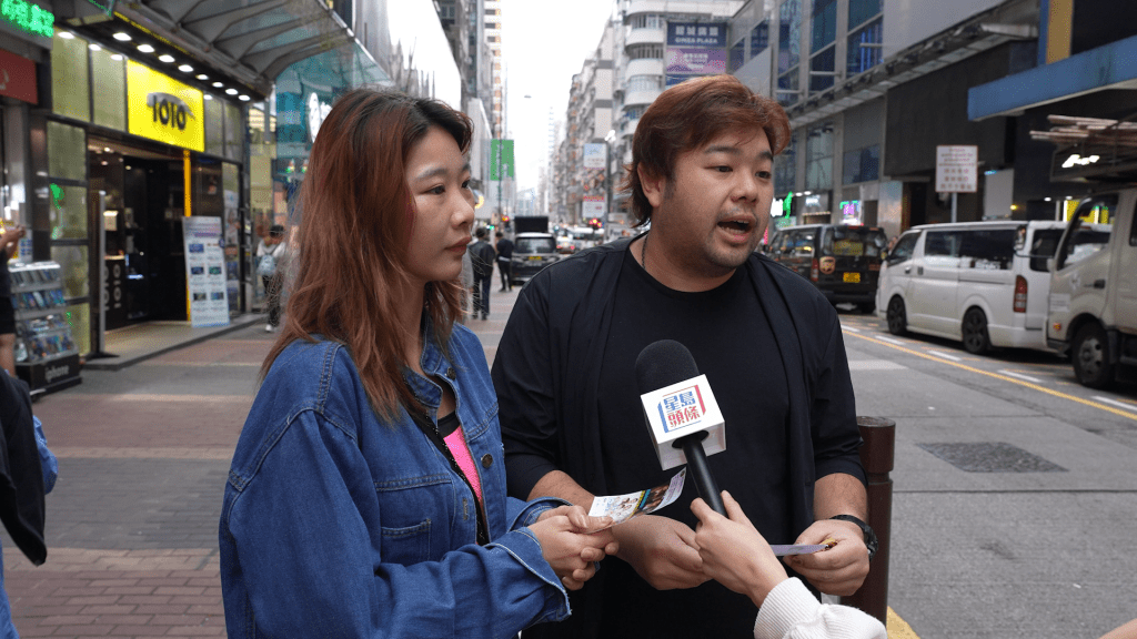 市民Elise（左）認為按進連結後會彈出很多廣告都是假新聞link。
