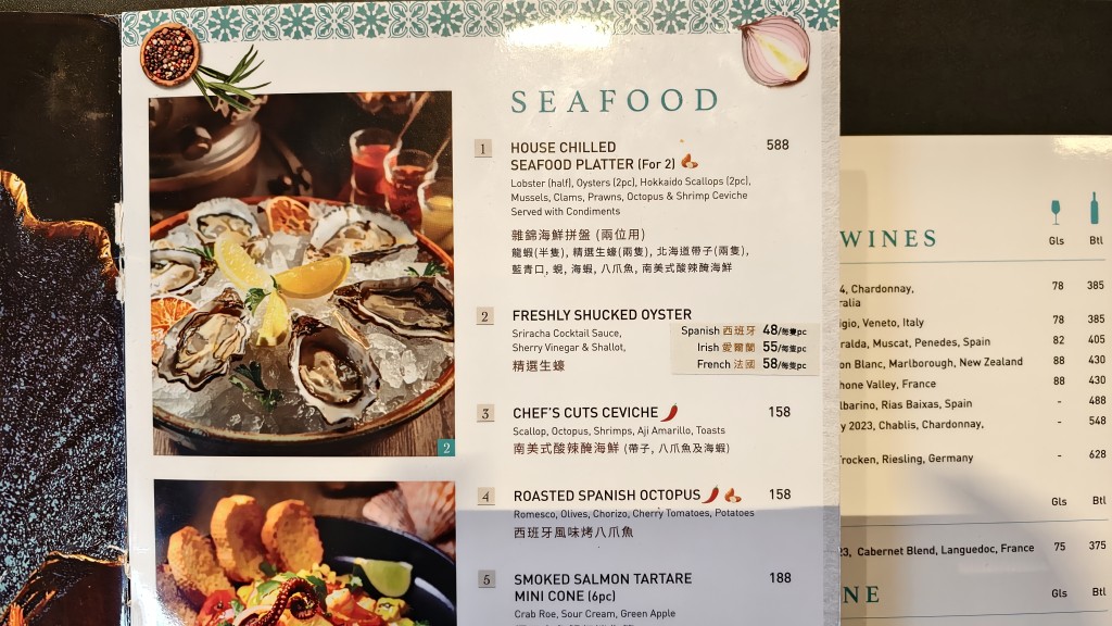 涉事餐廳今日仍有營業，餐牌上顯示生蠔來自西班牙、愛爾蘭及法國。