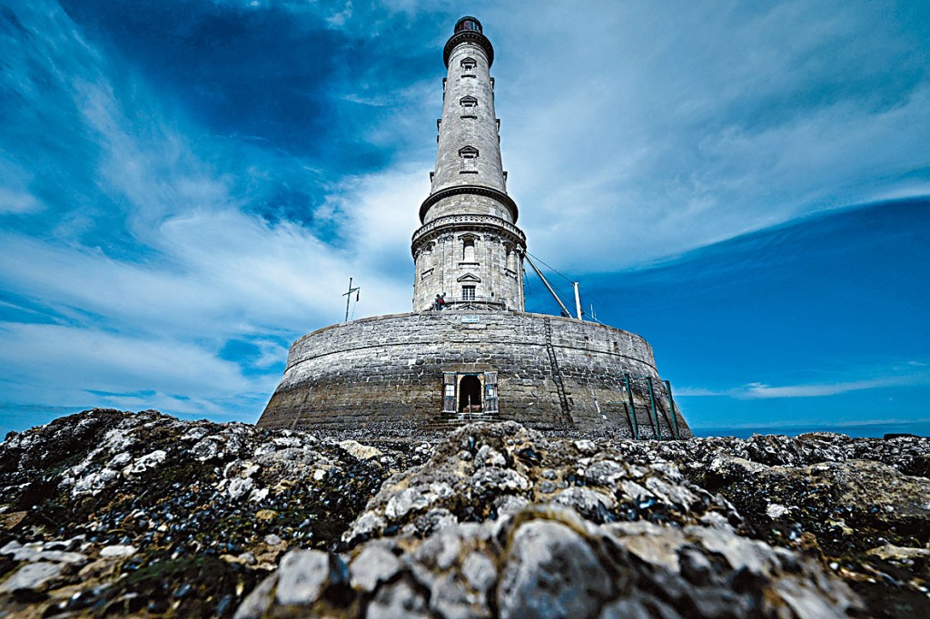 ■位于法国吉伦特河口的哥杜昂灯塔。