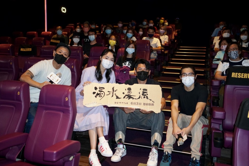 蔡思韵、朱栢康、柯煒林與導演連跑6間戲院。