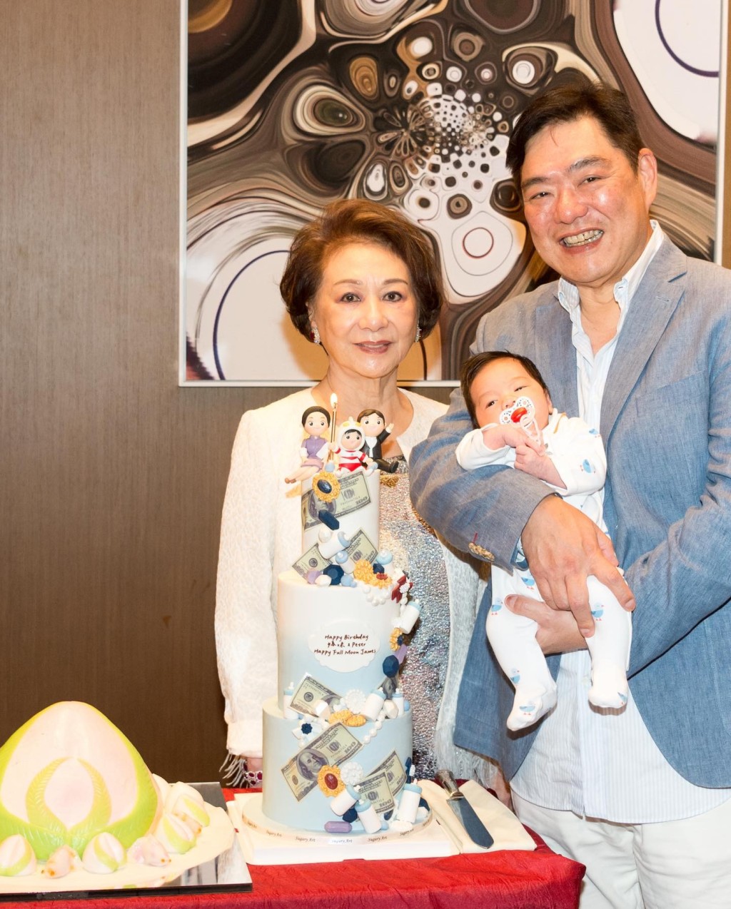 百億富商曾文豪四代同堂。 百億富商曾文豪四代同堂。