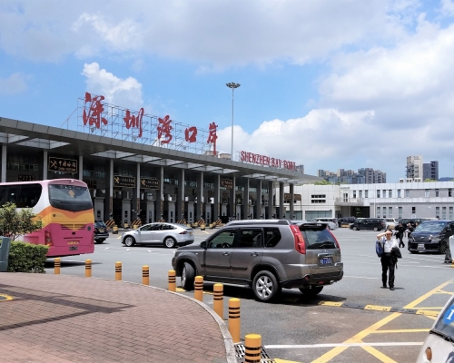 兩男分別經深圳灣口岸及港珠澳大橋入口管制站離境到內地時,被人發現違反檢疫令。 資料圖片