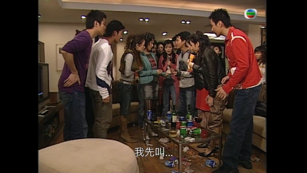 麥子樂（右四）2004年畢業於TVB第18期藝員訓練班，與胡定欣、黎諾懿同期。