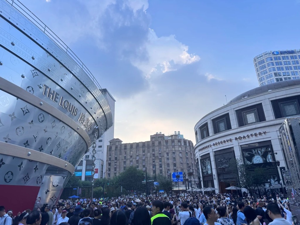 LV的「路易號」吸引大量民眾前去打卡。小紅書 LV的「路易號」吸引大量民眾前去打卡。小紅書