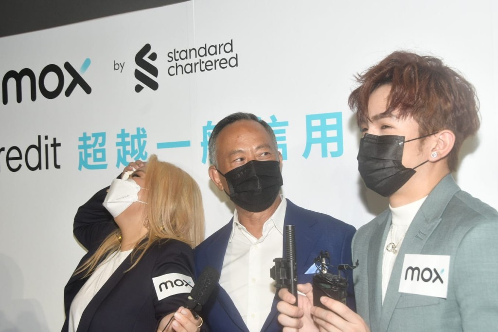 Joyce與Anson Lo即席在杜Sir面前表演律動,笑爆全場!