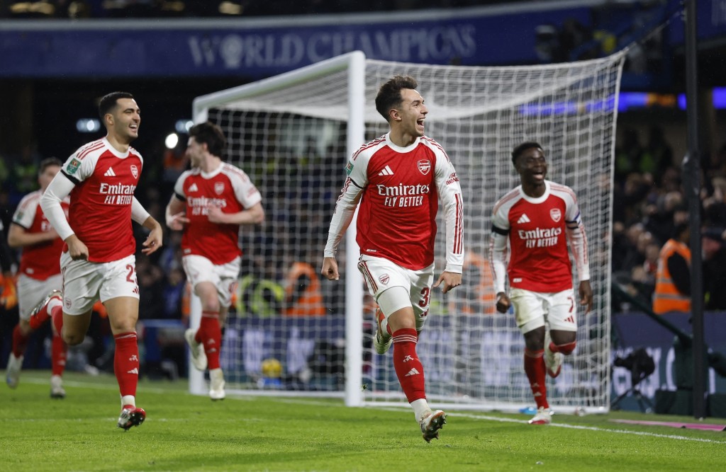 阿仙奴於英聯盃4強首回合以3：2擊敗車路士。路透社