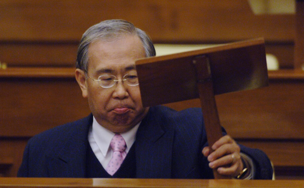 許仕仁2005年獲中央任命為政務司司長。