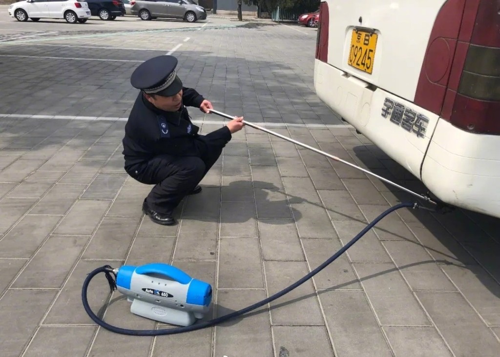 北京環保部門處罰888輛次重型柴油車。網上圖片