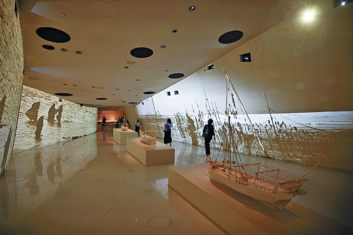 訪客可藉着影片與實物展示，認識採珍珠行業在卡塔爾的重要地位。