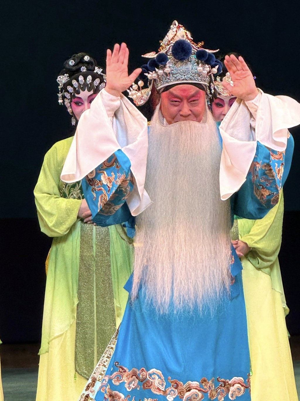 年近80歲的阮兆輝在上半部演出中身穿大靠。羅淑佩FB 年近80歲的阮兆輝在上半部演出中身穿大靠。羅淑佩FB