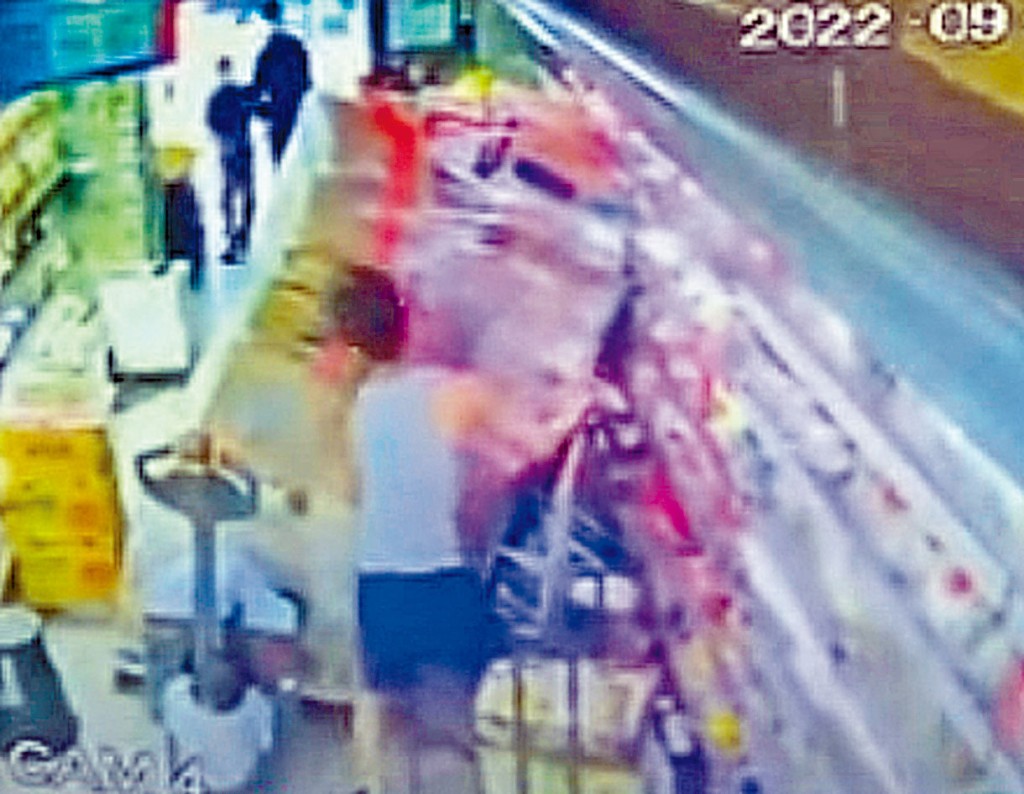 突然傾側