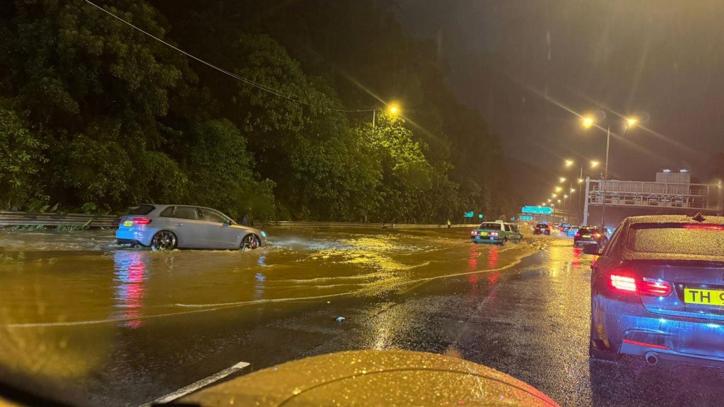 吐露港公路水浸。FB:上水人大聯盟 吐露港公路水浸。FB:上水人大聯盟