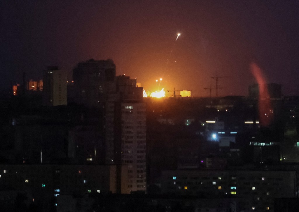 在烏克蘭基輔，俄羅斯導彈襲擊期間，該市發生了導彈爆炸。路透