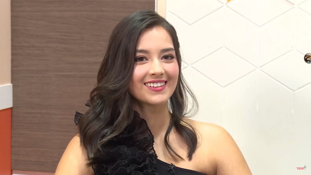 謝嘉怡是混血美女。