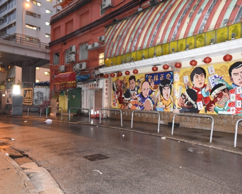 事主倒臥馬路,當場證實死亡。