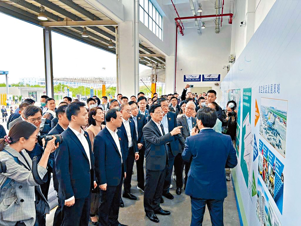 行政长官李家超率领特区政府及立法会大湾区访问团到访东莞——香港国际空港中心。