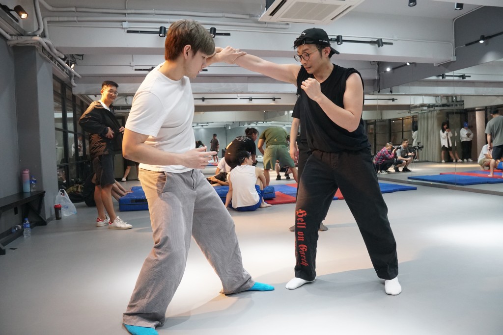 Jeffrey和阿Dee交手。