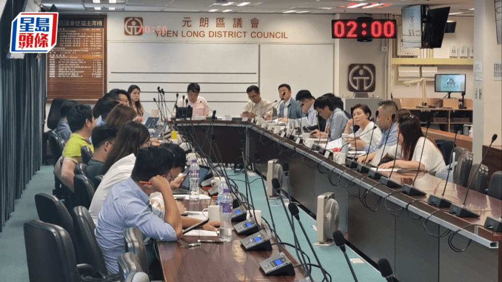 元朗區議會「房屋委員會」今天(21日)開會,討論跟進增加「綠在區區」項目等問題。趙克平攝