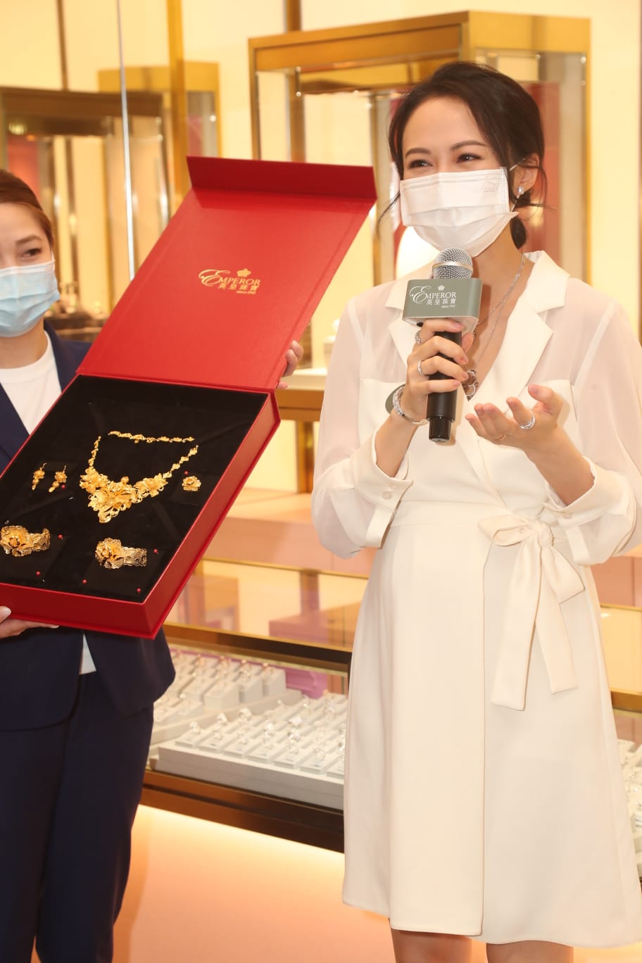 湯怡今日現身珠寶店，宣傳全新親子鑽飾系列。