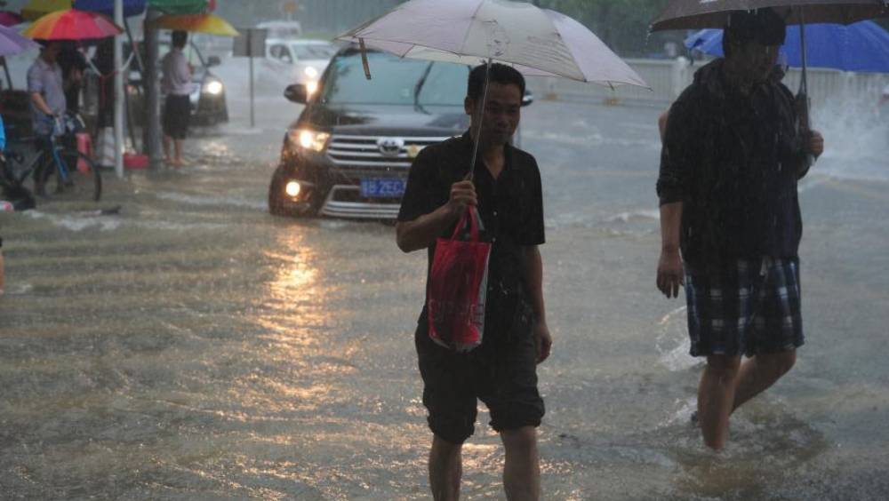 深圳今迎暴雨及8级大风。 中新社资料图