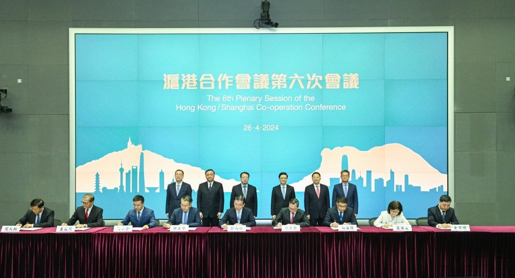 林定國代表律政司與華東政法大學簽署合作安排。