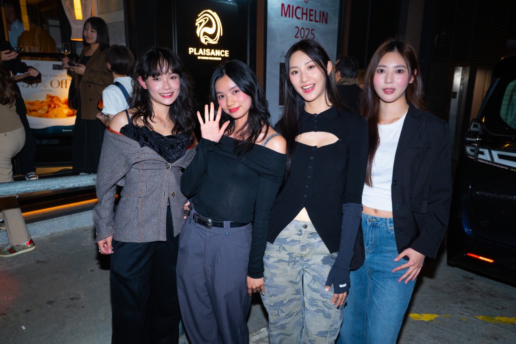 曾睿彤（Maya）、坂部佩莎（莎莎）、黃靖瑩（Charlie）、趙君瑜（Angelina）