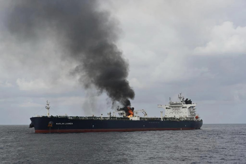 也门胡塞武装不断攻击经过红海的船只。美联社