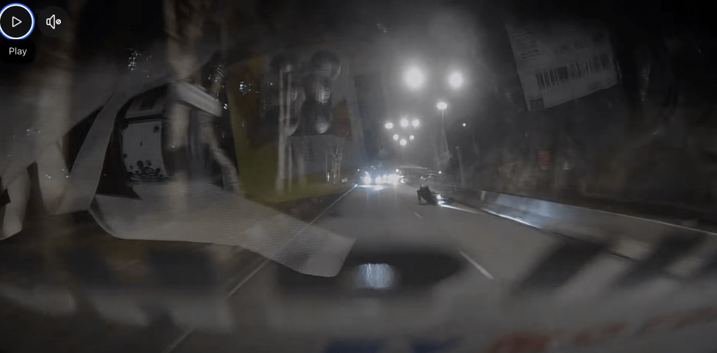 鐵騎士人仰車翻。