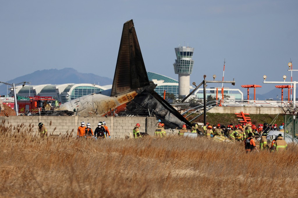 出事客機損毀嚴重。路透社