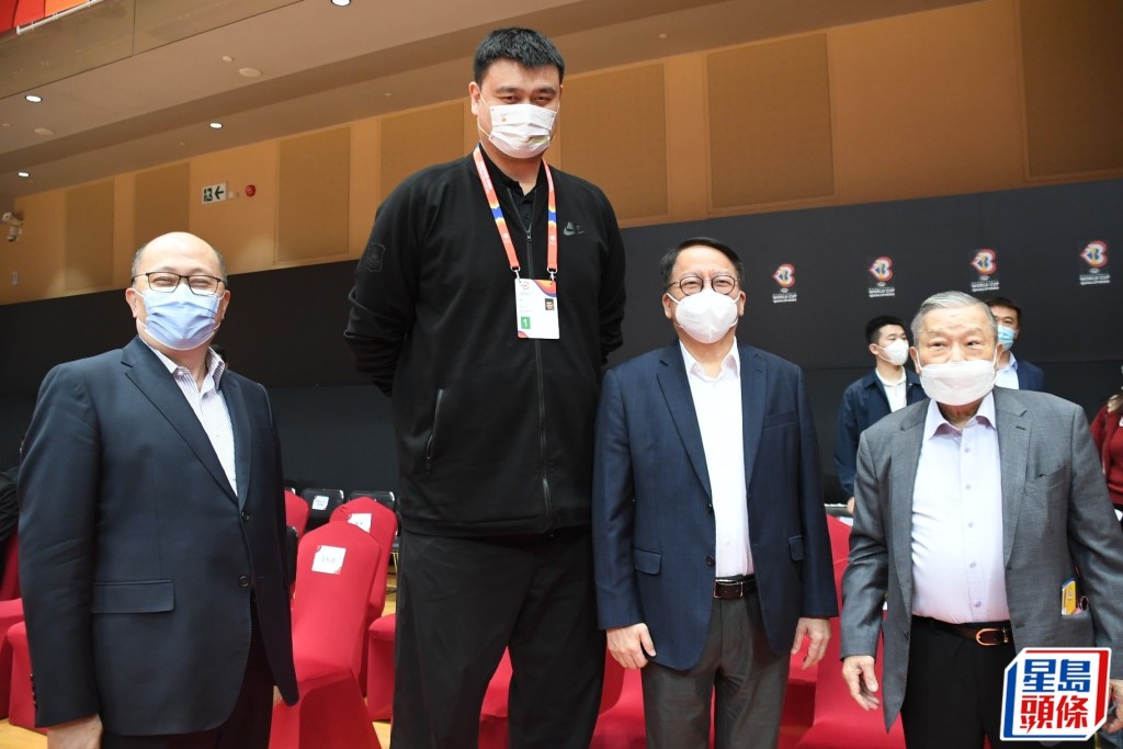 姚明以中国篮球协会主席身份随中国男篮抵港作赛。
