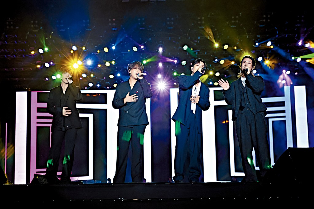 MIRROR 4子（左起）Anson Lo、姜濤、Edan及Jeremy大展台風。