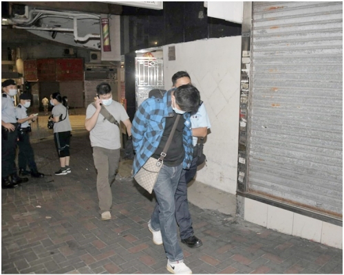 警方到場拘捕3人。