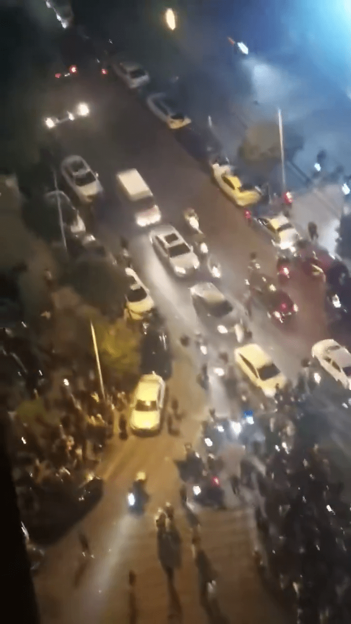 大批外賣員集結。 大批外賣員集結。