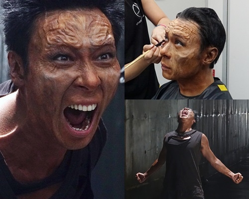 許志安入行首化特技妝，一人分飾兩角外，又受盡皮肉之苦。