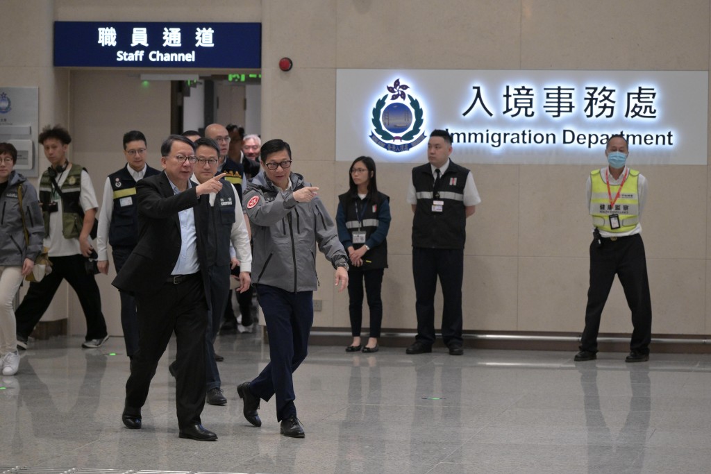 陳國基指，選擇今日開關是因為剛過十一國慶長假期，人流較多，今日旅客應較少，讓同事熟習運作。蘇正謙攝