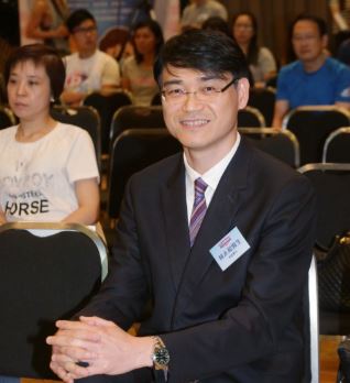 林永和醫生表示，染髮前可將染髮劑小範圍塗抹在耳後皮膚，出現過敏反應應立刻停用。（資料圖片）