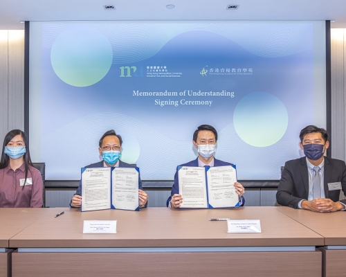 都大人文社會科學院院長鄺志良教授(左二)及香港資優教育學苑院長黃金耀博士(右二)昨簽署合作備忘錄,受訪者提供