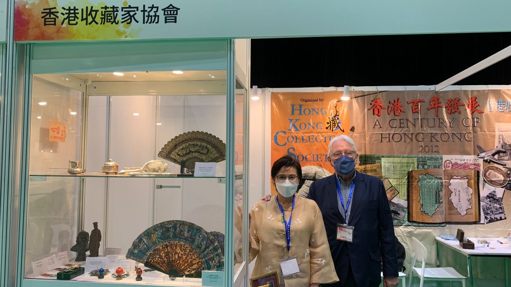 江樂士及妻子分別為香港收藏家協會副主席及成員。