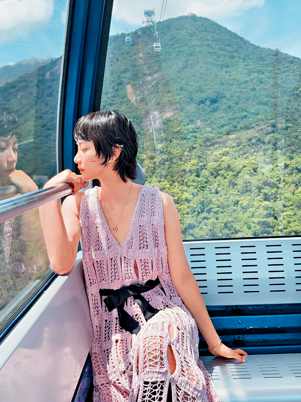 袁澧林乘坐纜車感受大嶼山沿途美景。