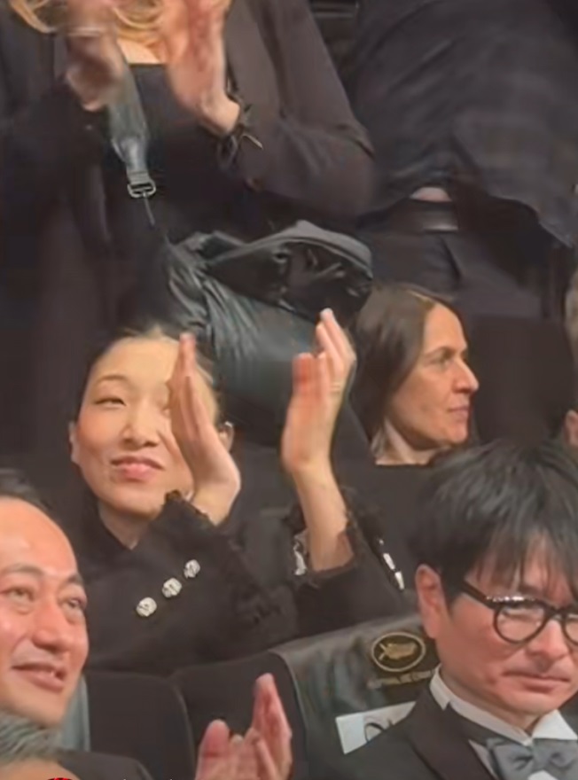 是枝裕和愛將、日本影后安藤櫻亦來睇首映力撐恩師。（新浪截圖）