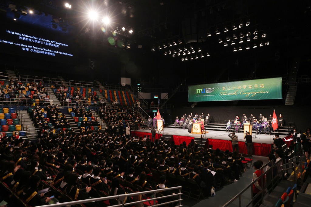 香港都会大学举行第30届毕业典礼。 都大图片