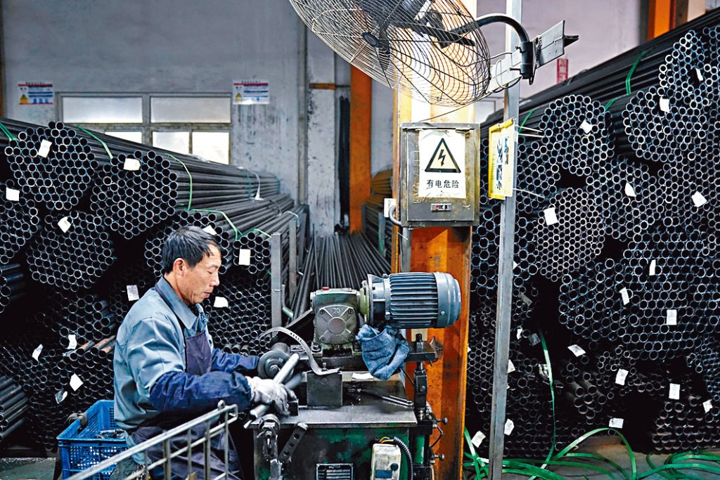 疫情之下，昆山工廠輪休減產。