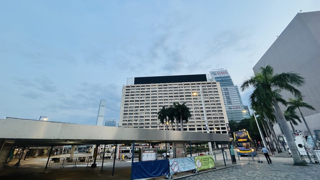 日間稍後及今晚驟雨逐漸增多及有幾陣狂風雷暴,部分地區雨勢較大。蔡楚輝攝 日間稍後及今晚驟雨逐漸增多及有幾陣狂風雷暴,部分地區雨勢較大。蔡楚輝攝