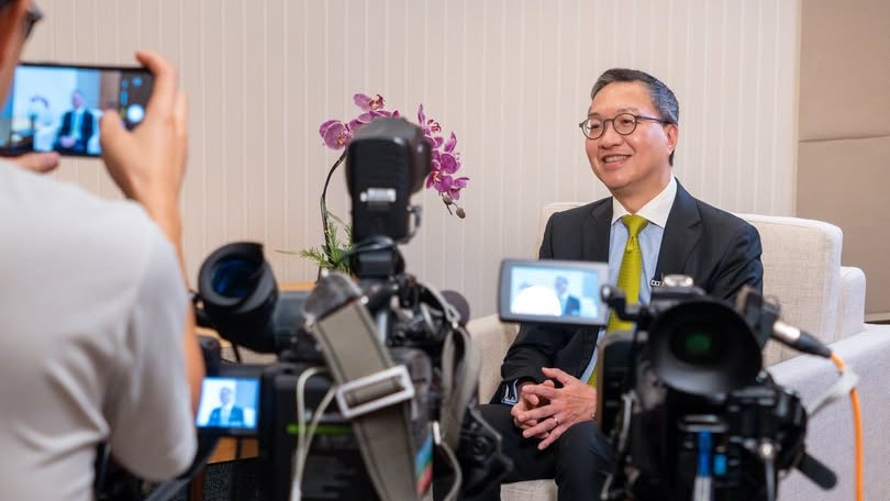 林定國今日中午接受媒體訪問，介紹國際調解院在促進國際爭端和平解決方面的獨特作用，以及香港作為總部所在地的多重優勢。林定國fb