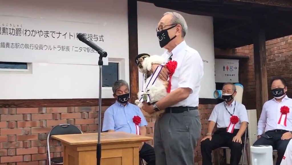 當地政府在車站舉行授勳儀式。二玉Twitter