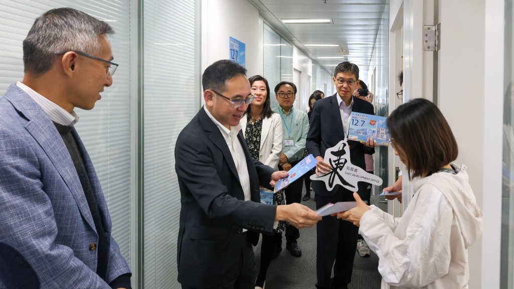 立法会选举2025︱发展局副局长林智文访辖下多个部门  呼吁员工踊跃投票。发展局fb