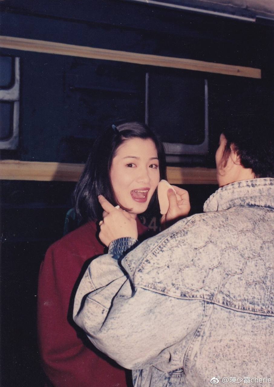陳少霞在2000年演完《倚天屠龍記》後離開無綫。